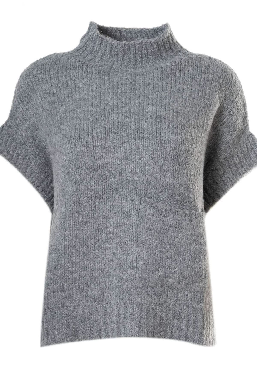 Chandail sans manches en maille gris avec col montant côtelé et épaules tombantes, idéal pour superposition élégante et moderne.