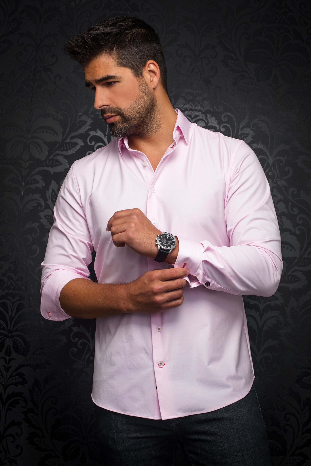 Chemise Alexander rose, homme ajusté, avec col classique, look contemporain, parfaite pour bureau ou sorties.
