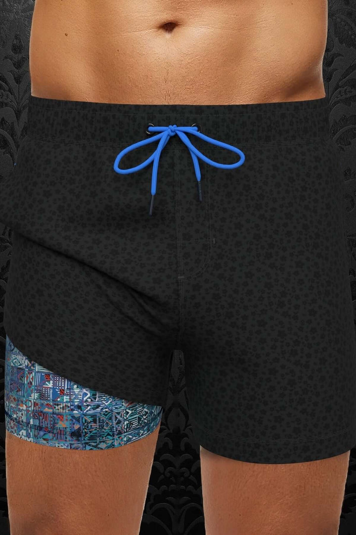 Maillot de bain Ross, coupe ajustée et moderne avec motif graphique et cordon contrastant.