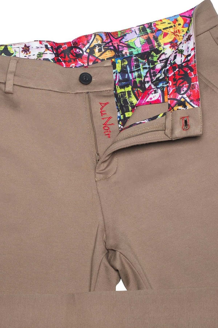 Pantalon de style Beretta avec tissu extensible et ceinture colorée, coupe ajustée parfaite pour le bureau et les sorties.