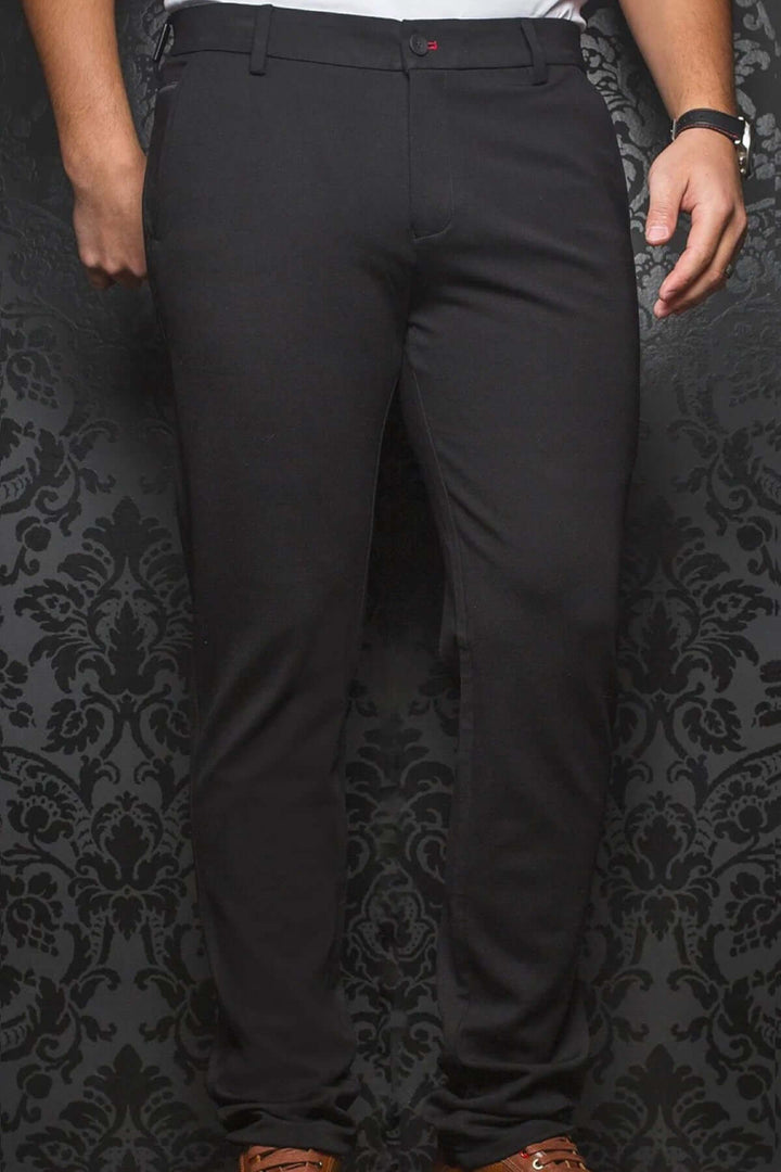 Pantalon de style Beretta en tissu extensible, coupe fuselée pour un look contemporain et confortable.