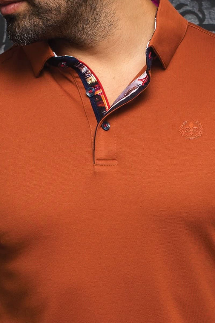 Polo homme décontracté en coton, col contrasté et broderie Au Noir, style chic et confortable.