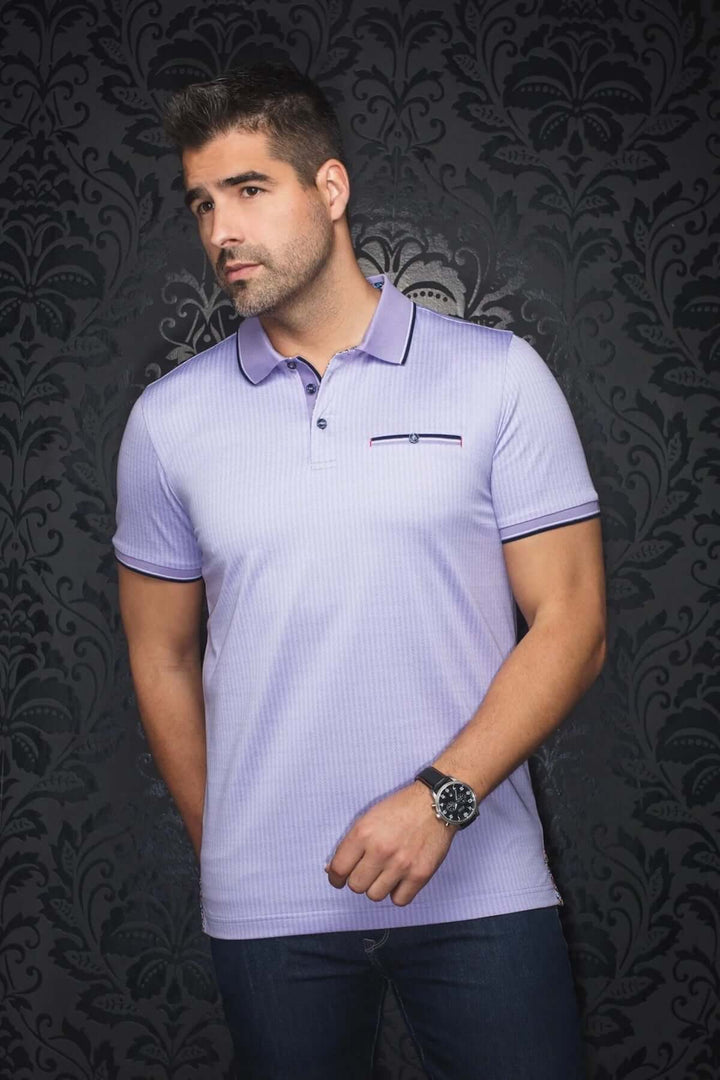 Polo Mayberry élégant en violet avec motif chevron, détails contrastants et fausse poche décorative.