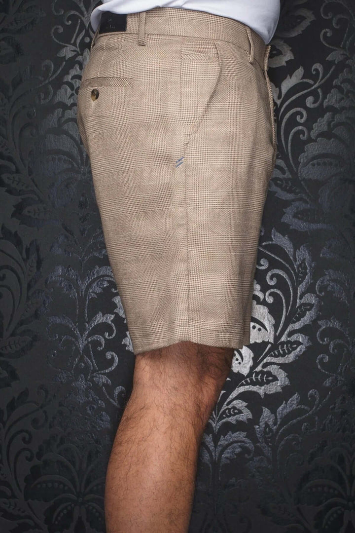 Shorts Smith-Solaris beige avec poches et bouton, parfaits pour un look estival élégant.