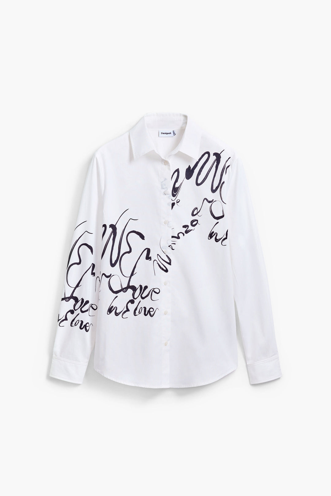 Chemise imprimé de lettres à l'encre