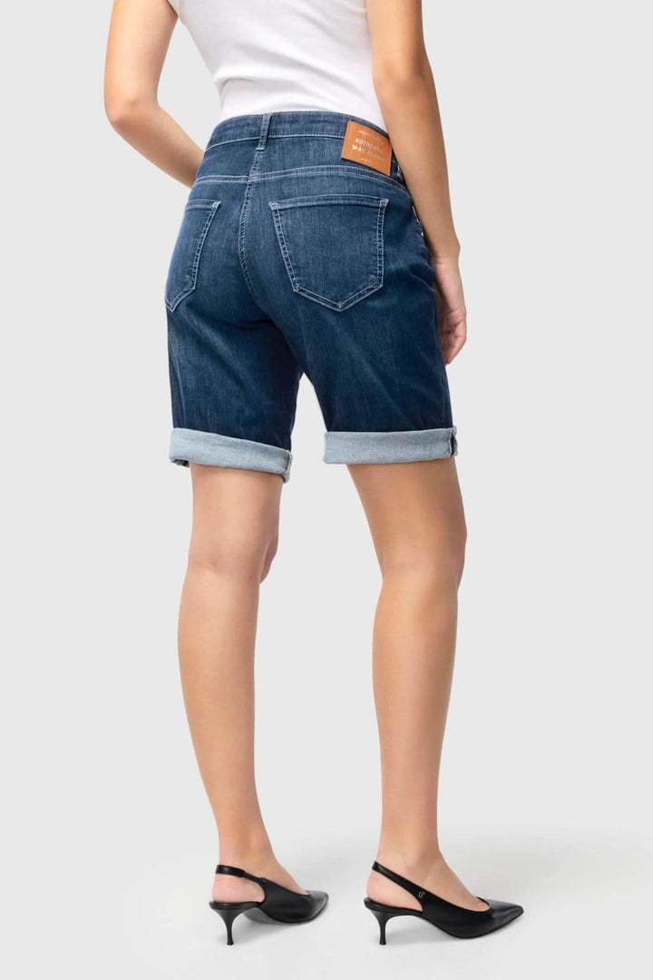 Bermuda en denim ajusté, revers soigné, taille régulière, vue arrière d&