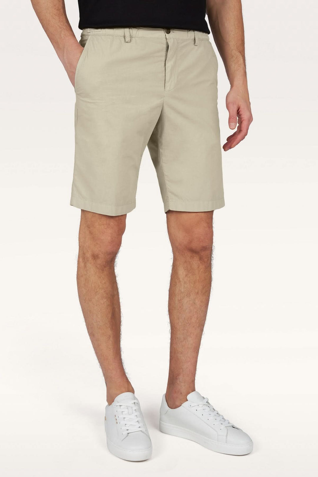 Bermuda en popeline de coton ultralégère pour un style décontracté avec cordon et taille élastique, idéal pour loisir et confort.