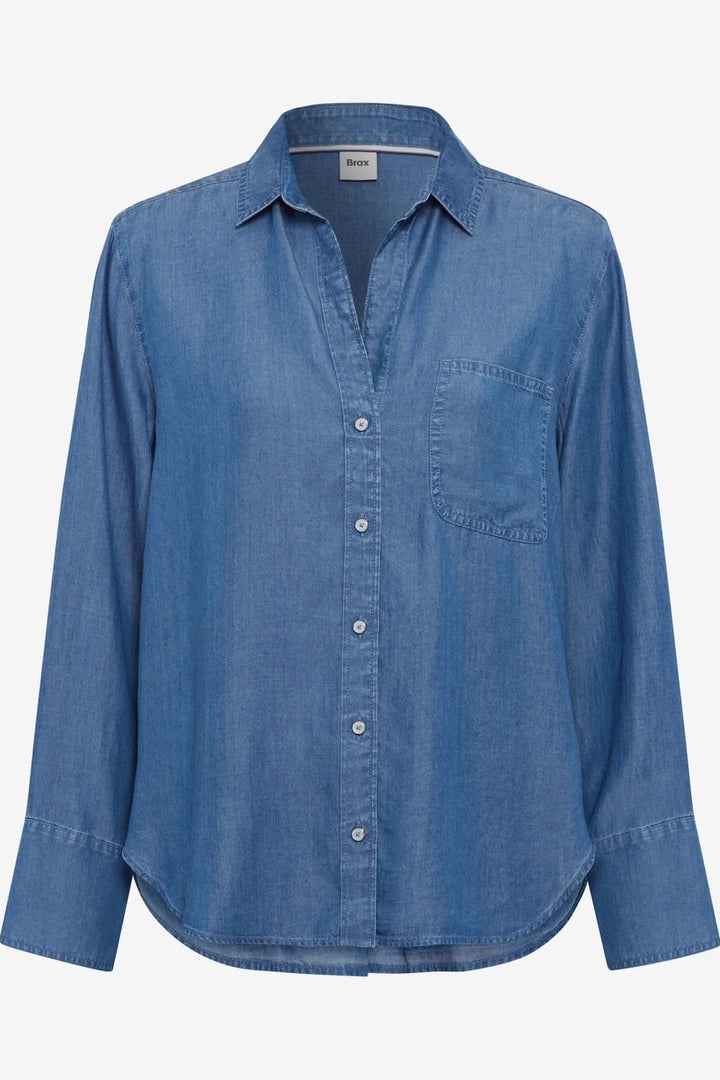 Blouse en jean VIVIEN de Brax, style moderne, col chemise, poches, coupe droite, ourlet arrondi.