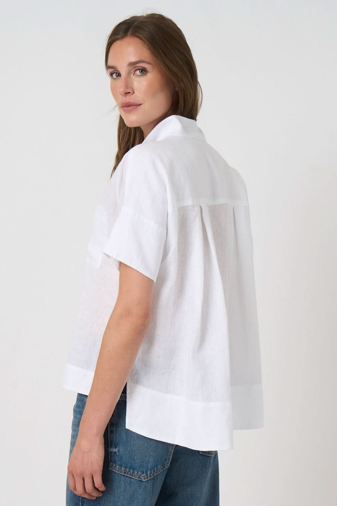 Blouse en lin à manches chauve-souris, idéale pour l&