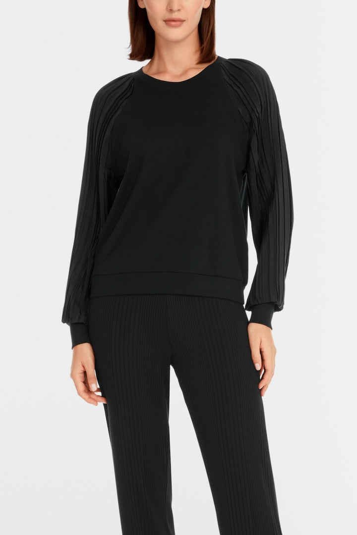 Blouse noire avec manches plissées, en mélange de matières pour un confort idéal.
