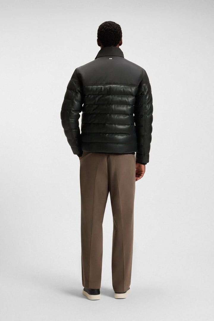 Blouson en cuir d’agneau avec col montant et finitions côtelées vu de dos, montrant l&