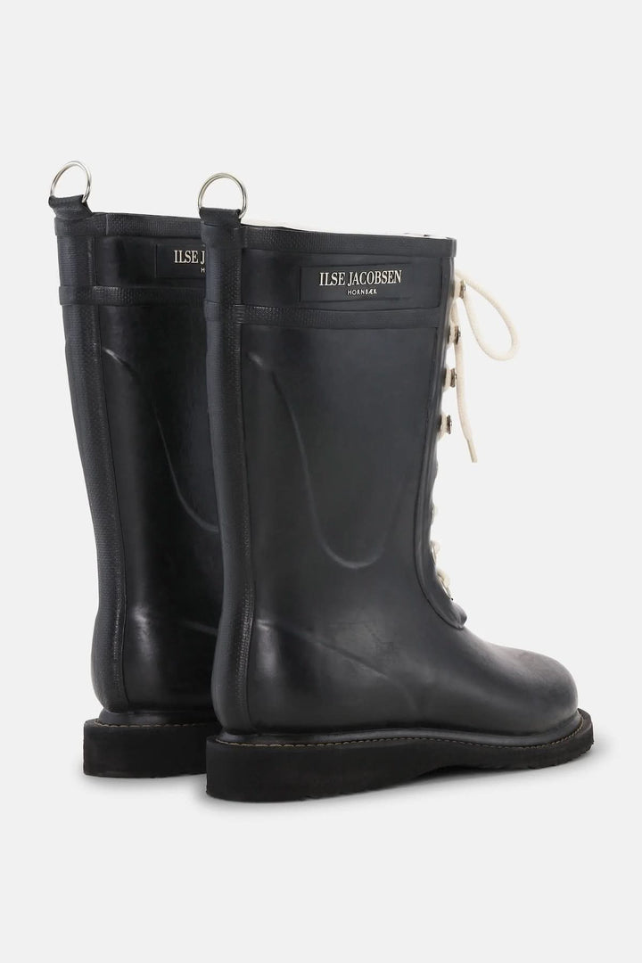 Bottes d’hiver imperméables à lacets noires en caoutchouc avec semelle antidérapante, vue arrière avec détails du laçage.