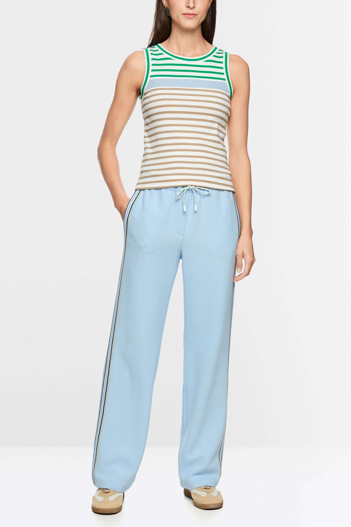 Camisole rayé en coton avec encolure ronde contrastante, silhouette sportive et moderne