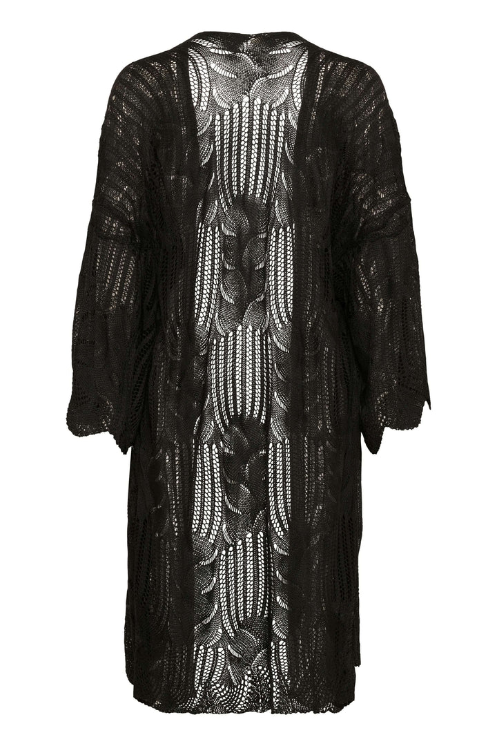 Cardigan long en tricot ajouré noir avec motifs floraux, fluide et sans fermeture, idéal pour un look bohème chic.