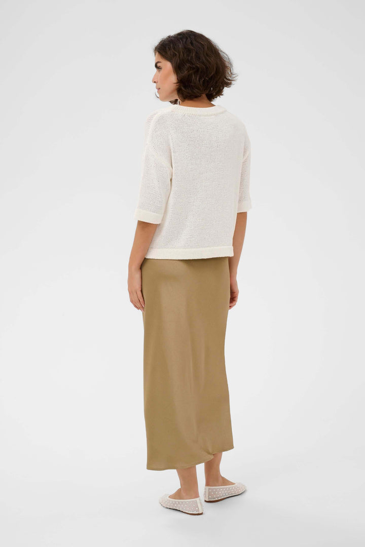 Chandail Sevita en maille légère, modèle décontracté avec manches courtes, parfait pour un style épuré quotidien.