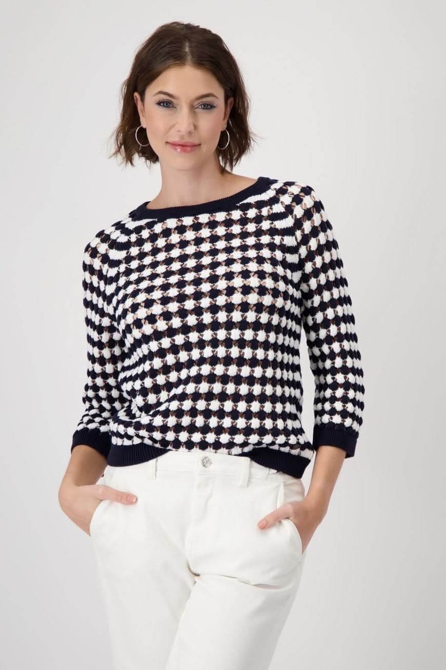 Chandail ajouré en coton avec motif rayé, col rond, manches ¾, idéal pour un look chic et décontracté.