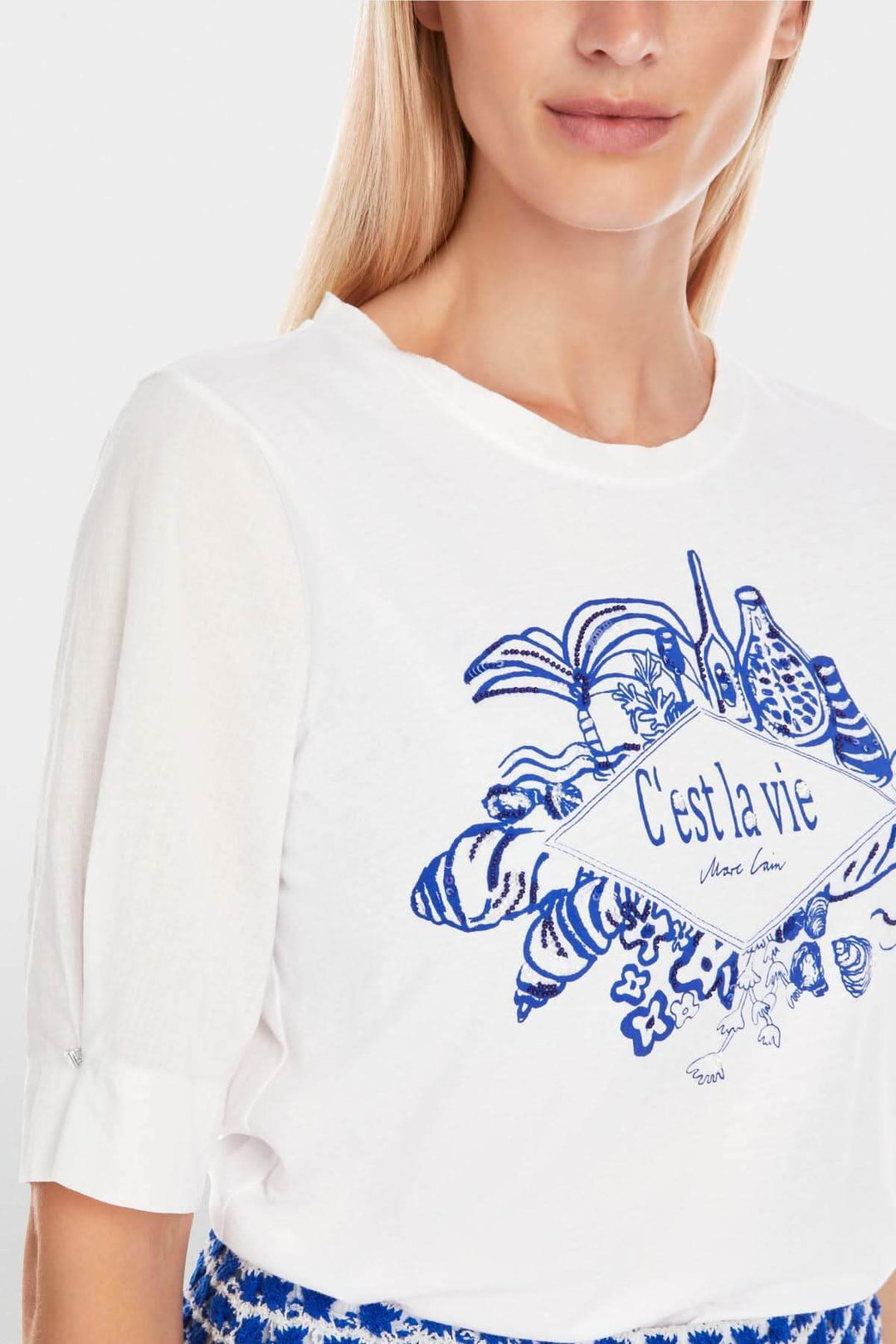 Chandail blanc avec écriture &
