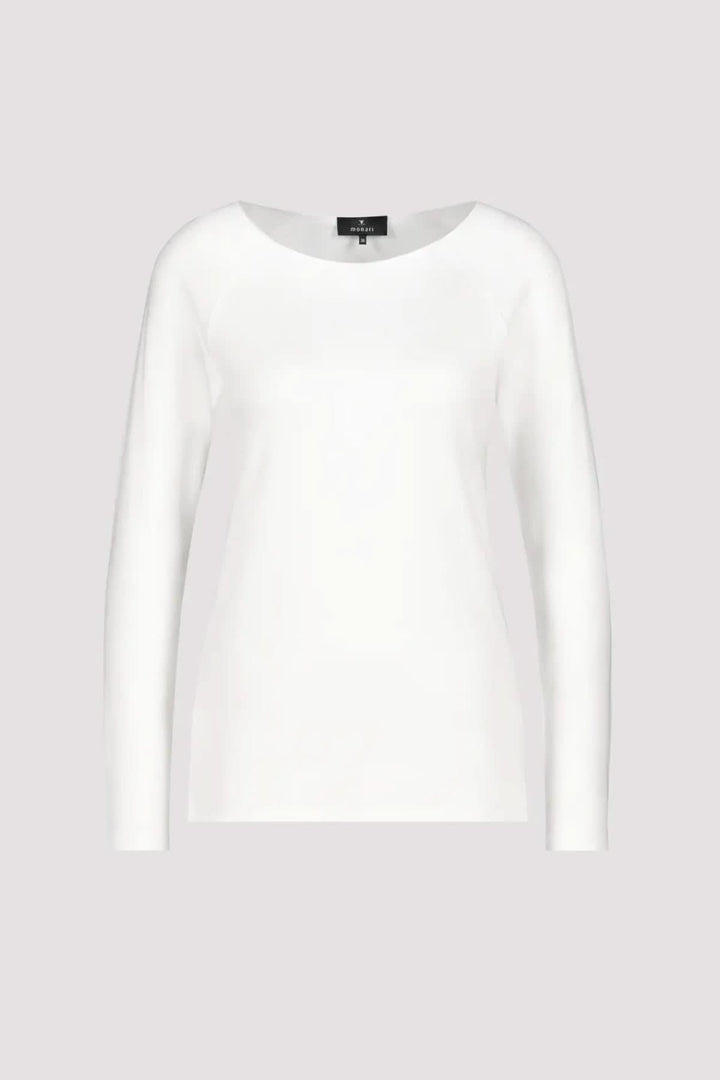 Chandail basique blanc avec encolure ronde et manches longues raglan, style confortable et moderne.