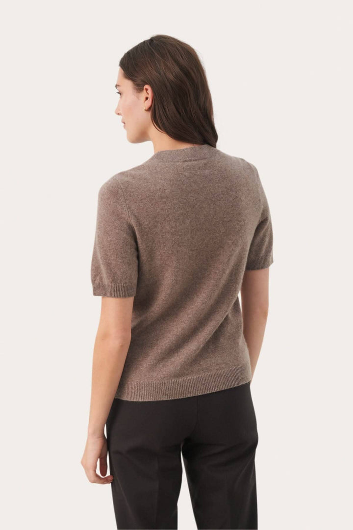 Chandail en cachemire Everlotta, à manches courtes, encolure ronde, vue arrière, confort luxueux, couleur beige.