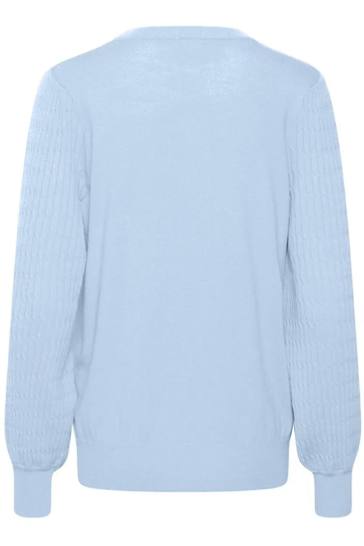 Chandail en tricot bleu clair, coupe régulière, manches longues, motif sur les manches, style décontracté.