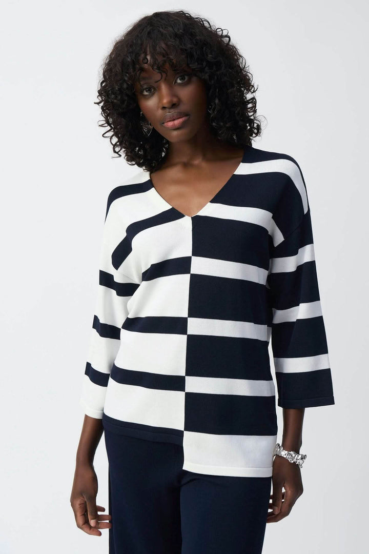 Chandail rayé col V en tricot, manches 3/4, coupe droite, original et décontracté, longueur hanches.