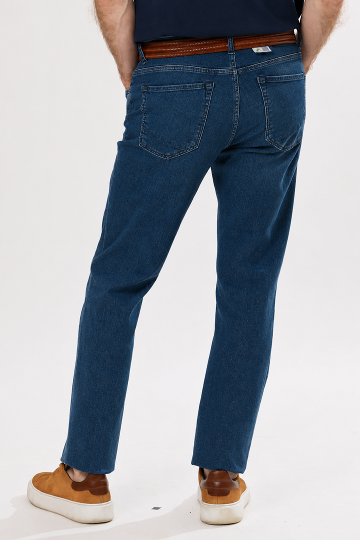 Straight cut jeans