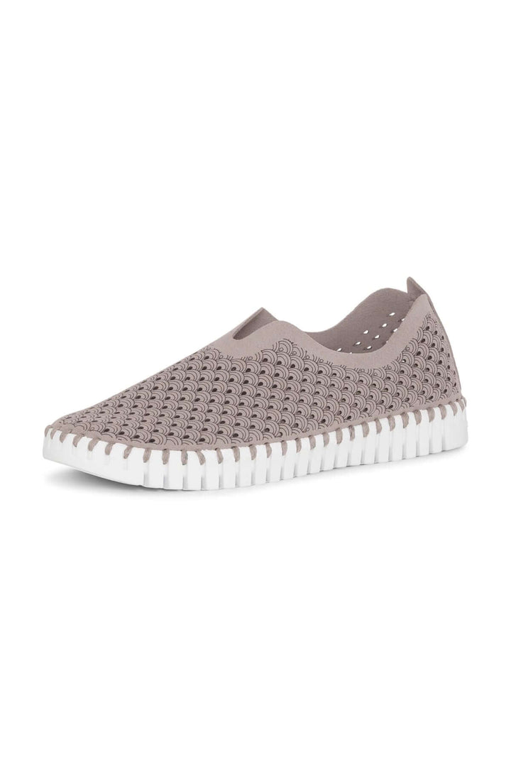 Chaussure tulip139 Ilse Jacobsen, légère en microfibre recyclée avec motif découpé au laser, semelle confortable.