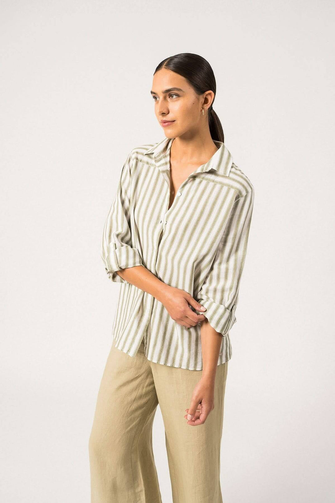 Chemise CAMILLE ML à rayures, en coton et lin, avec une coupe fluide et col chemisier, parfaite pour l'été.