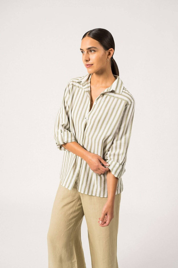 Chemise CAMILLE ML à rayures, en coton et lin, avec une coupe fluide et col chemisier, parfaite pour l'été.