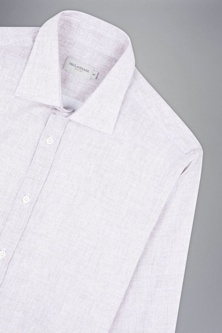Chemise habillée extensible beige-gris avec col classique et manches longues, idéale pour un look professionnel.
