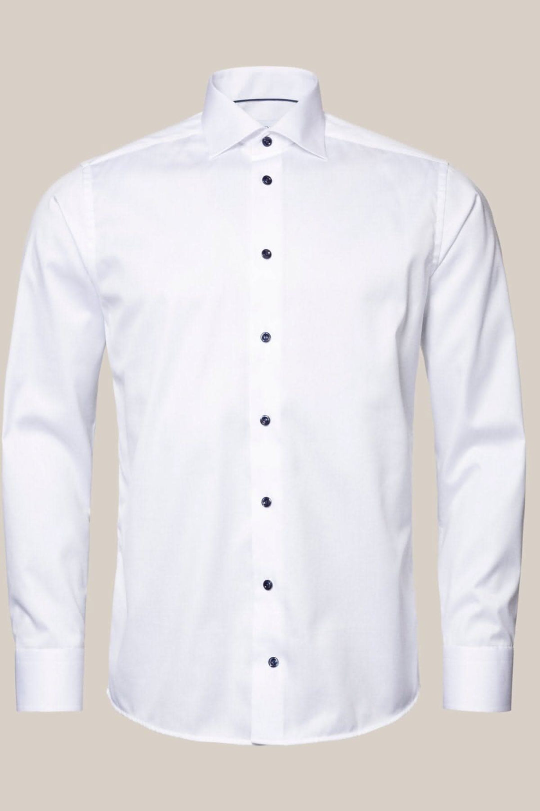 Chemise blanche en twill avec boutons marins, infroissable et élégante, parfaite pour les tenues d&