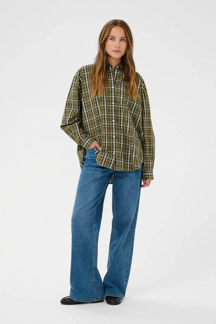 Chemise à carreaux décontractée pour un look casual chic, coupe droite ample, idéale pour superposition ou portée seule.