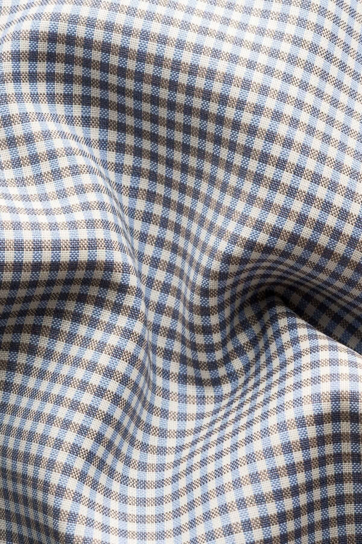 Tissu en laine mérinos à micro-carreaux bleu et marron, doux et respirant, idéal pour une chemise élégante.