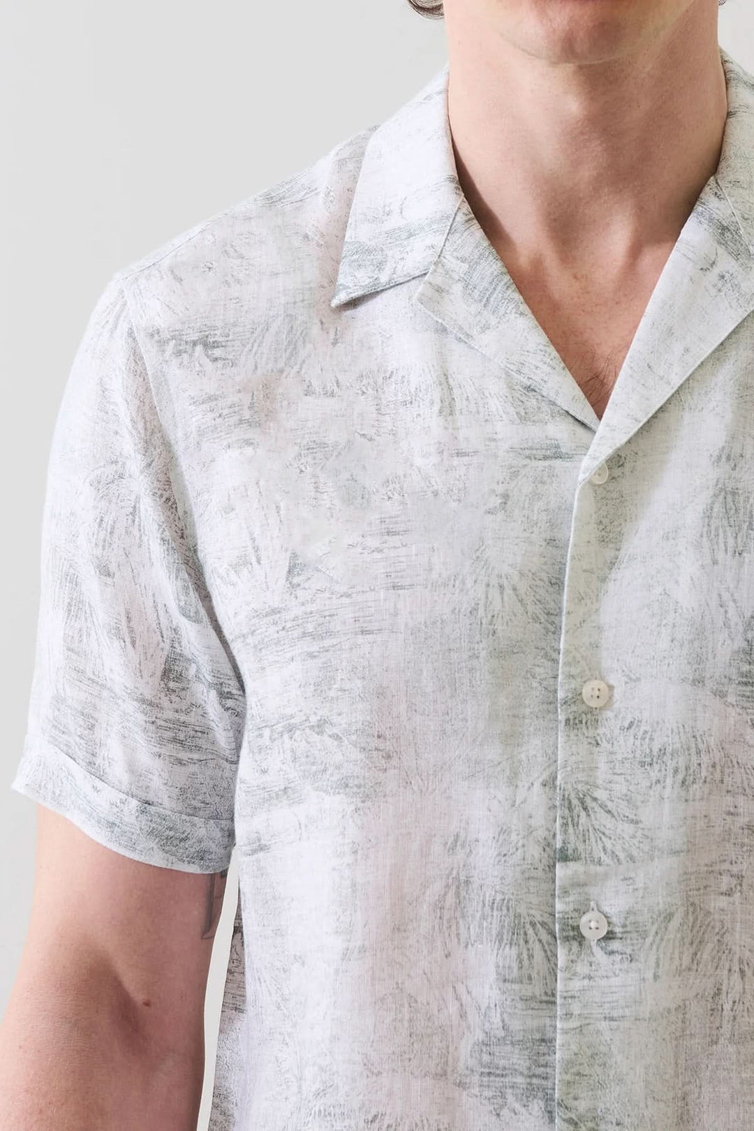Tropical-print linen shirt with a mandarin collar