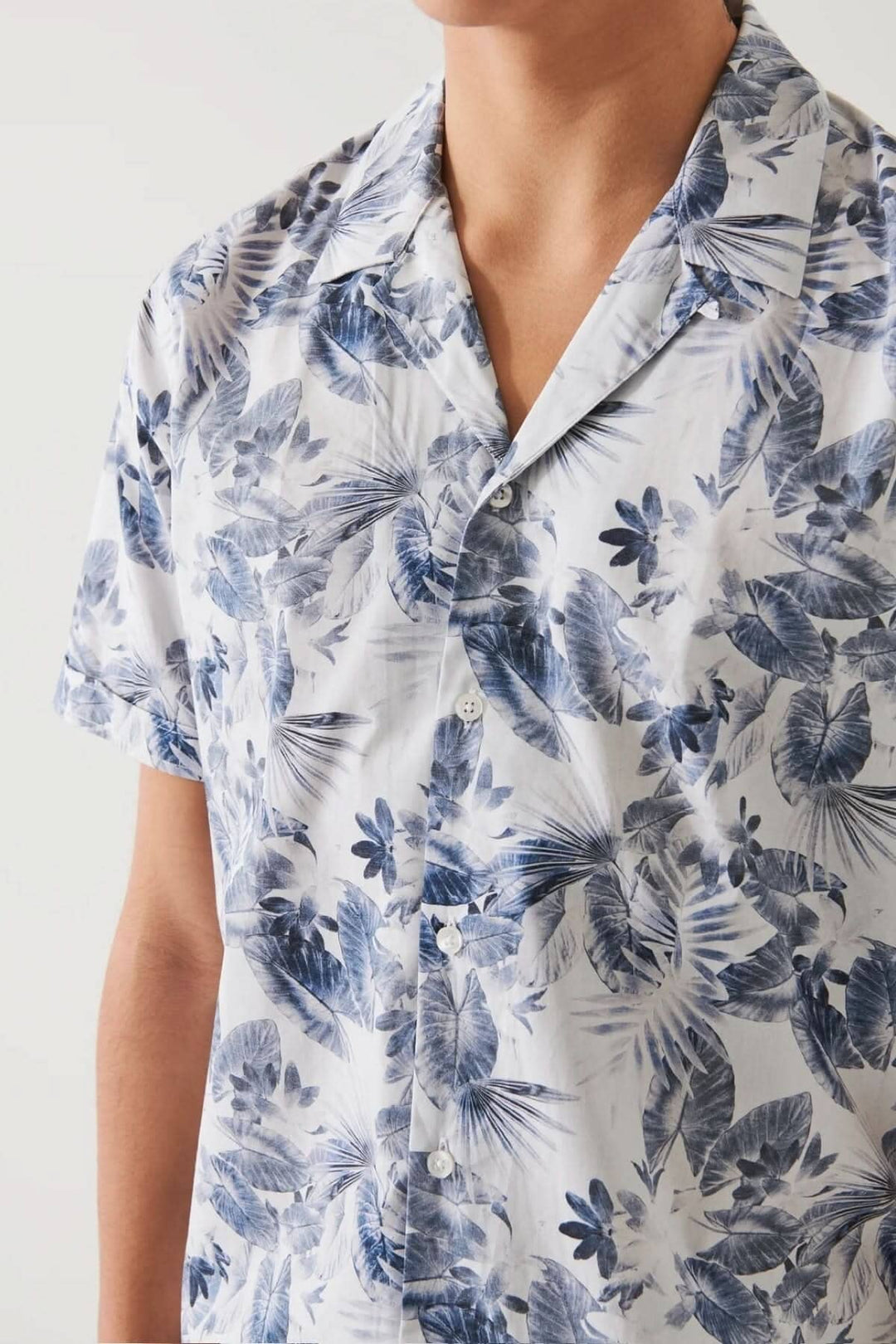 Chemise imprimee de feuilles tropicales en coton, parfaite pour l&