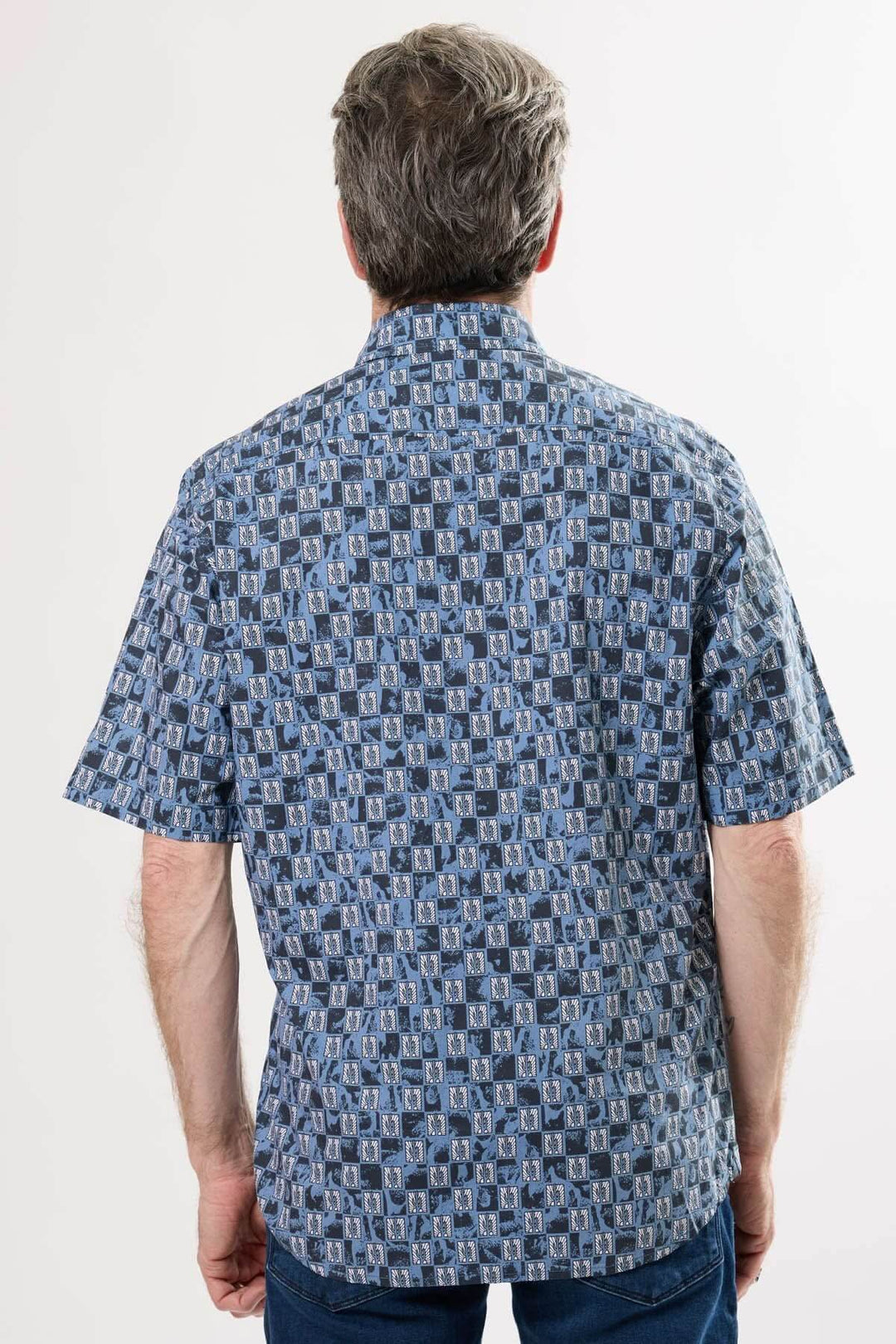 Chemise à manches courtes avec imprimé graphique, vue arrière, idéale pour l&