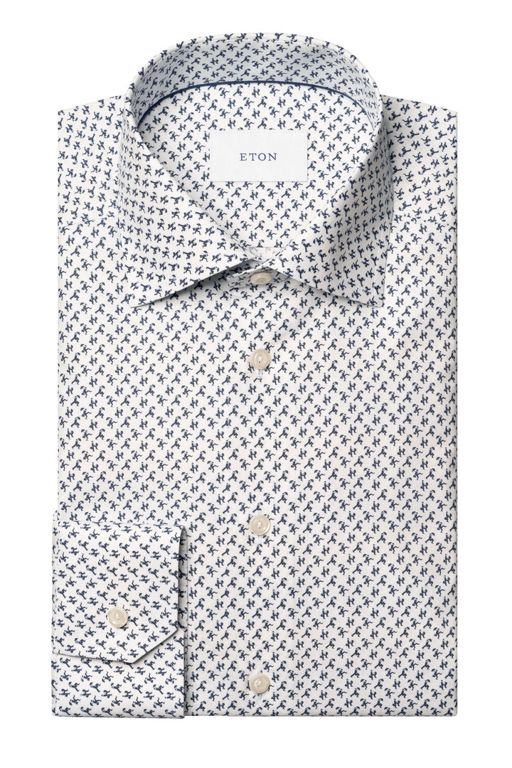 Chemise imprimé original avec silhouettes en mouvement, élégante et raffinée, idéale pour tenues formelles et mise en valeur sous veston.