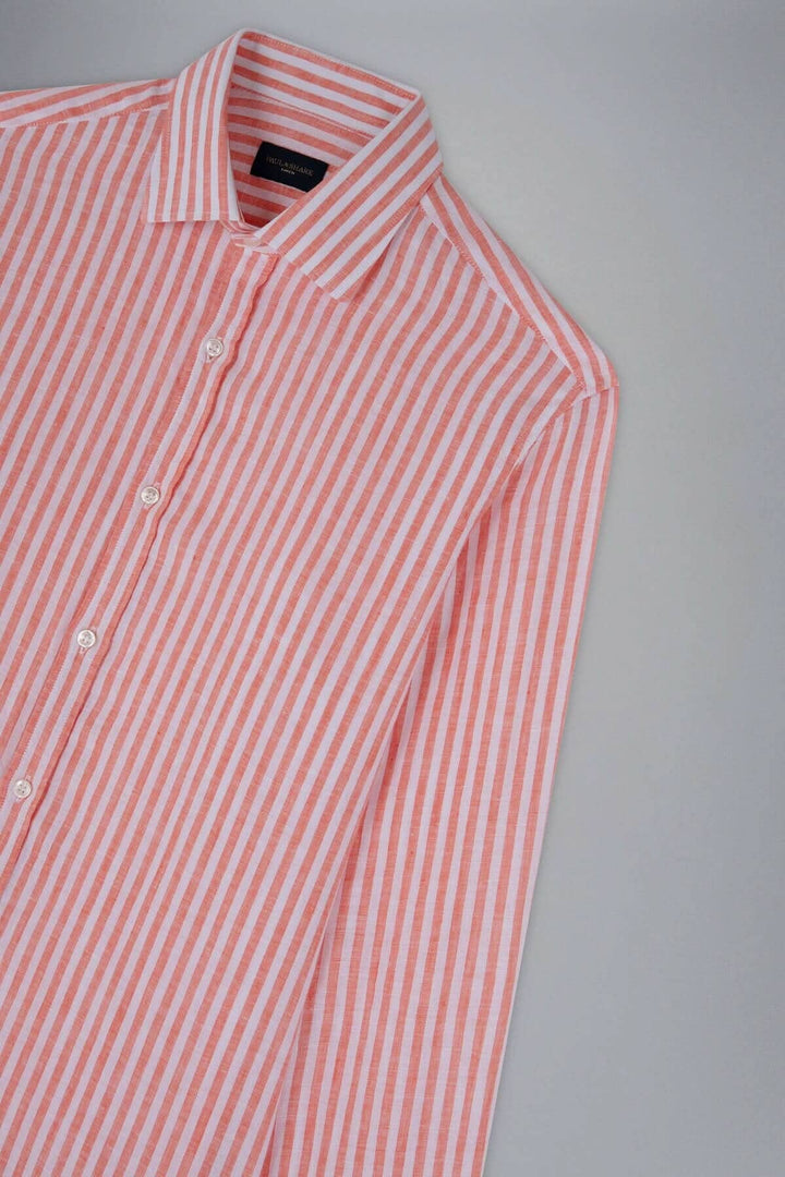 Chemise lignée en lin italien, rayures orange et blanche, légère et respirante pour un style élégant.