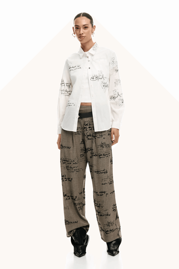 Chemise à manches longues Paradise avec inscriptions graphiques, coupe droite, look moderne et artistique.