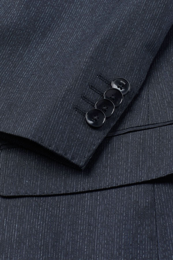 Complet à micro-motifs noir avec boutons élégants sur la manche, parfait pour une tenue professionnelle.