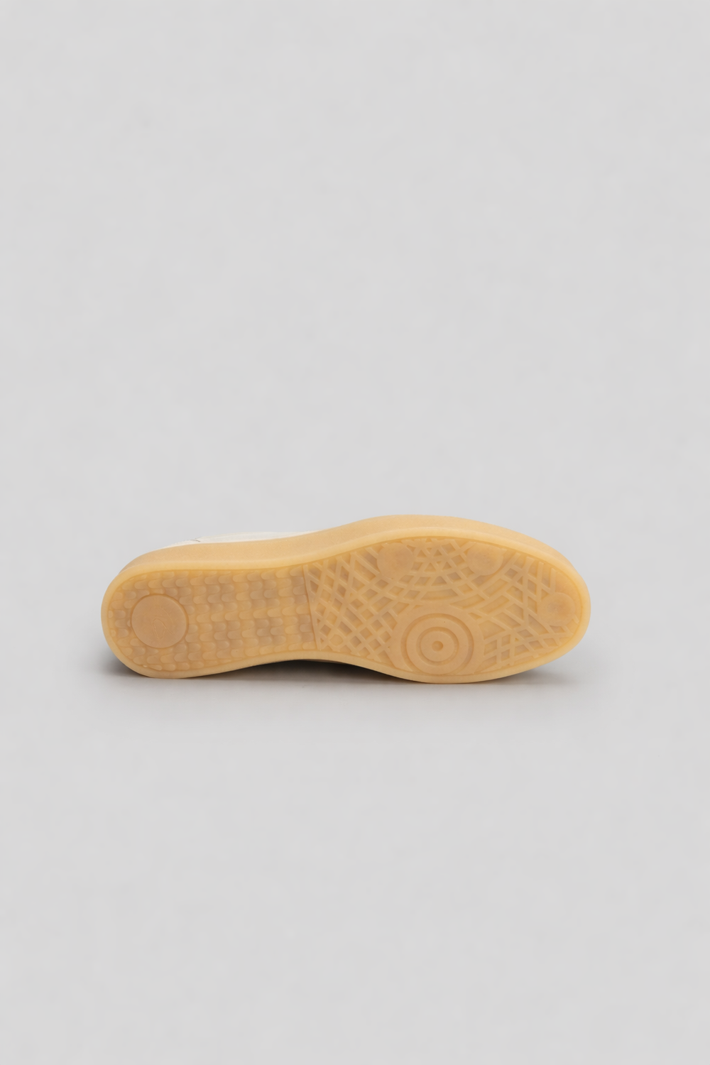 Semelle en caoutchouc de l'Espadrille Copi, offrant adhérence et flexibilité.