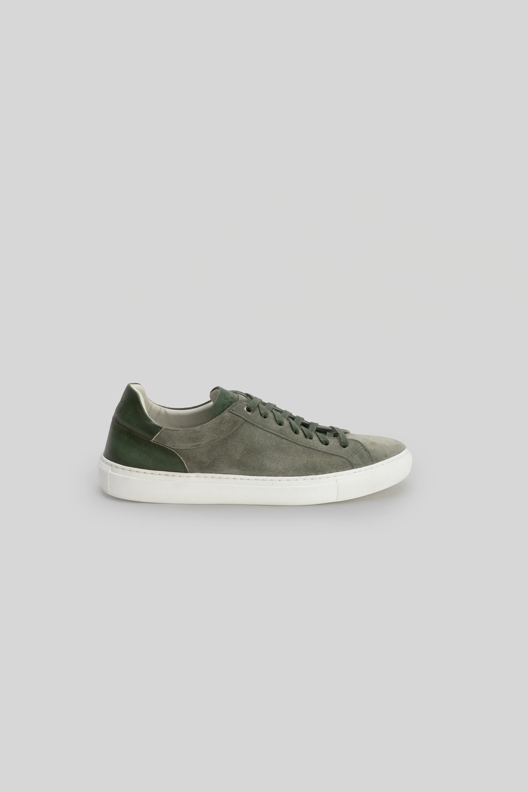 Espadrille Huberto en suede moderne et raffinée avec semelle cupsole cousue, confectionnée en Italie.