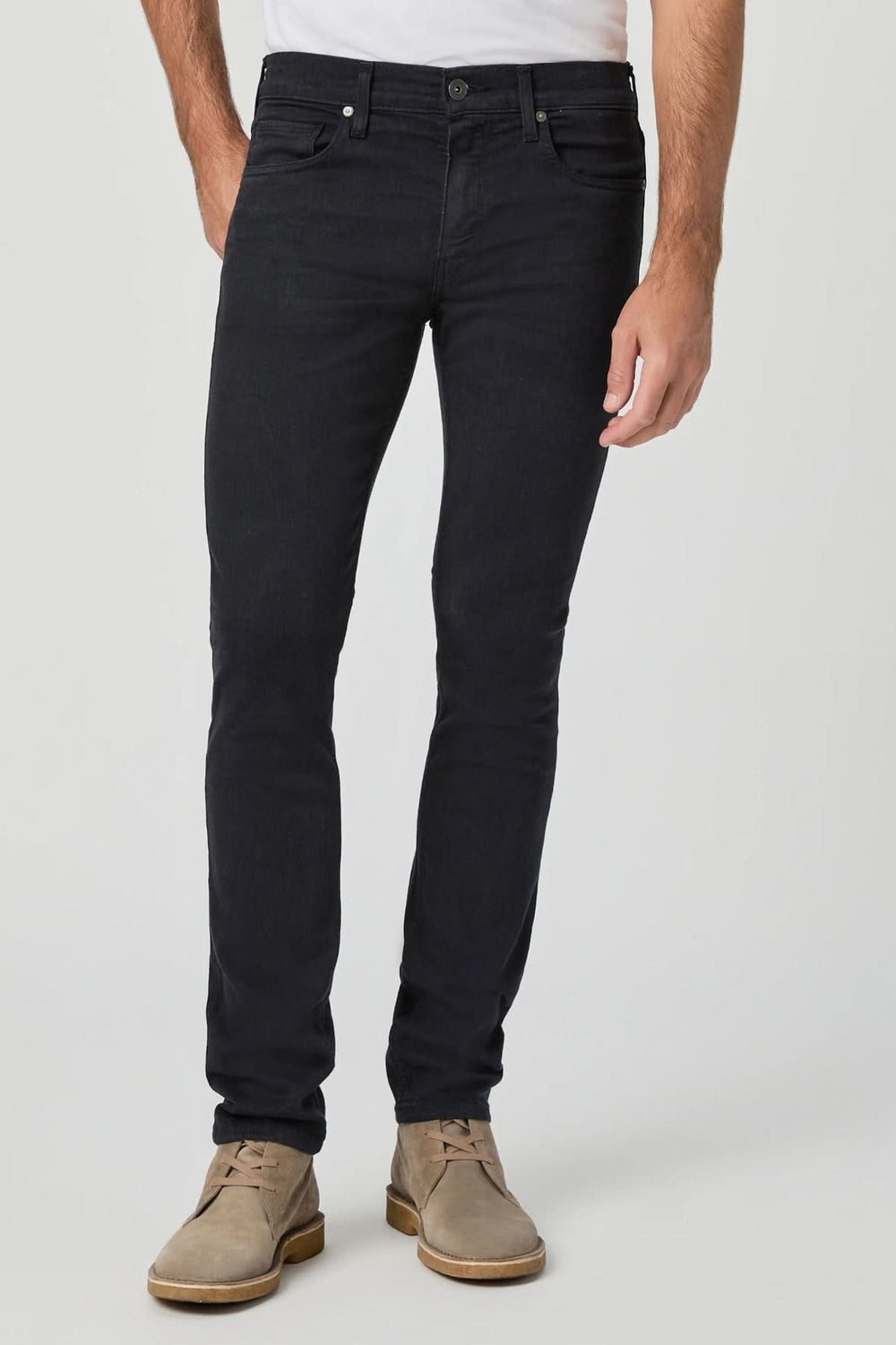 Jean de coton Coupe Lennox slim fit en denim Transcend avec teinte brun pigmenté et reflets rougeâtres, offrant confort et style.