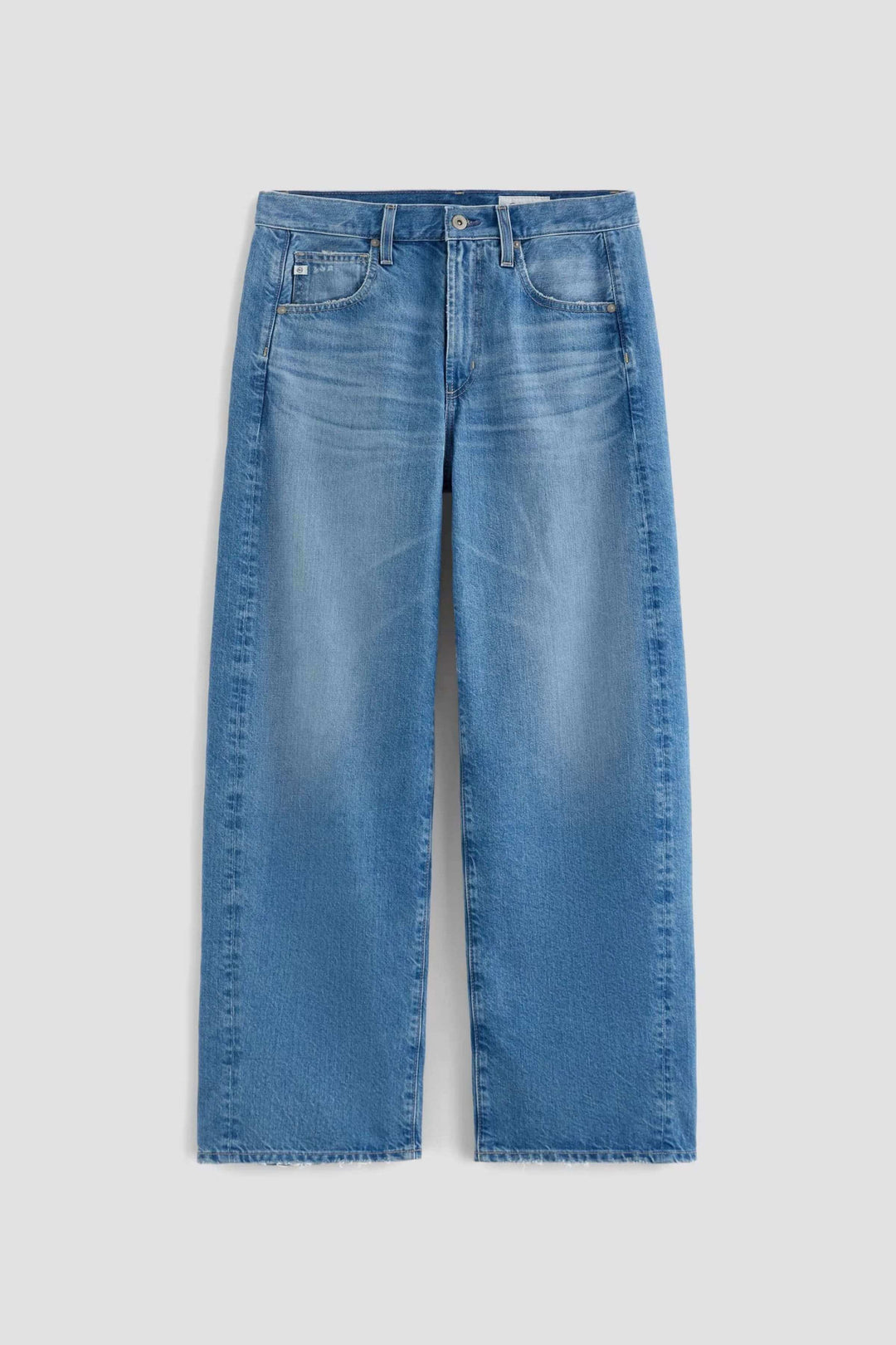 Jean droit à jambe large en denim bleu avec taille haute, coupe moderne et décontractée. Idéal pour un look minimaliste et confortable.