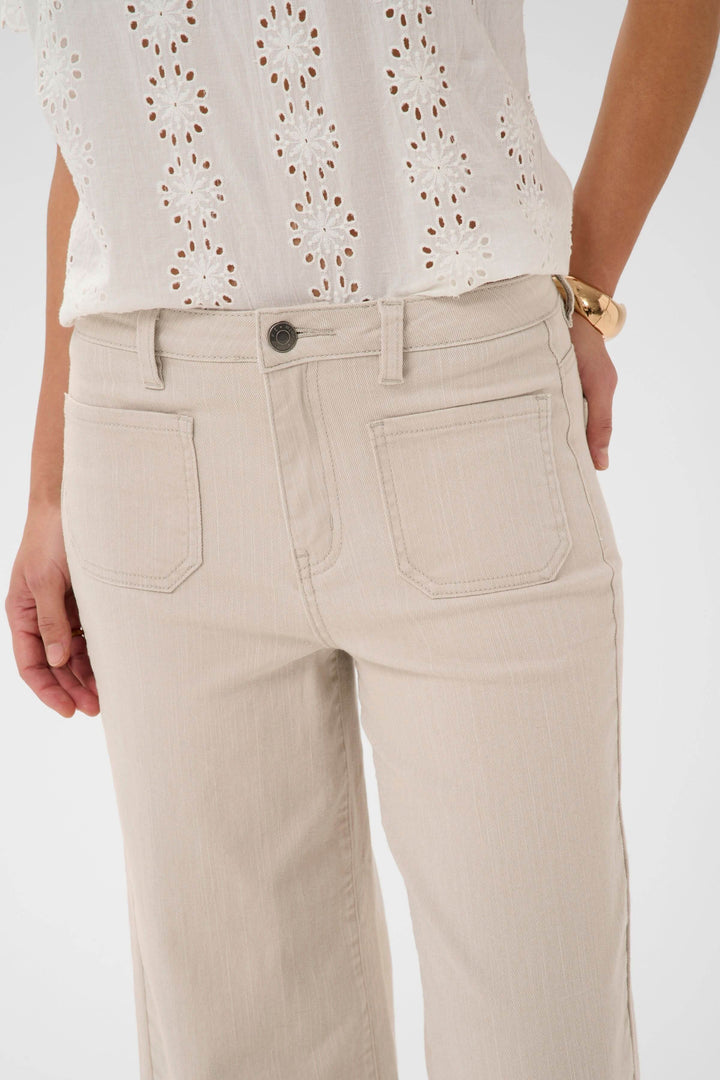 Jeans Brook à jambe droite, taille haute et longueur cheville pour un style polyvalent et confortable au quotidien.