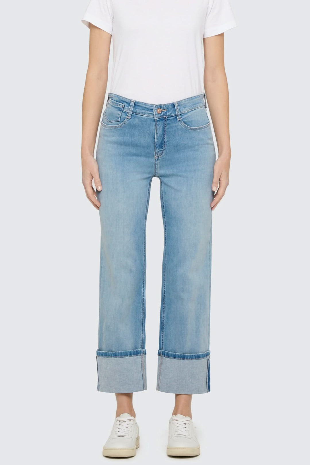 Jeans avec ourlet retroussé LAURA jambe large moderne et décontracté, coupe droite, ourlet structuré pour look casual ou soigné.