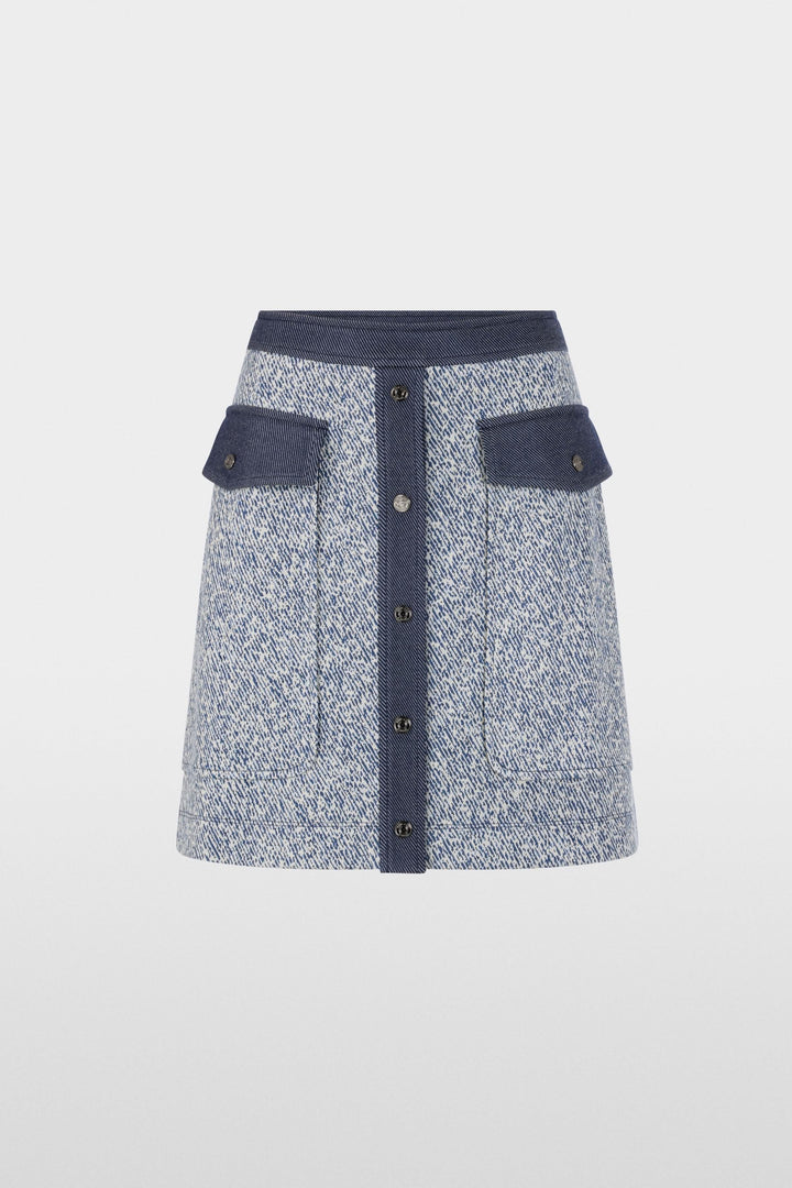 Jupe courte en viscose extensible avec fermeture boutonnée et poches à rabat, idéal pour un look structuré et moderne.