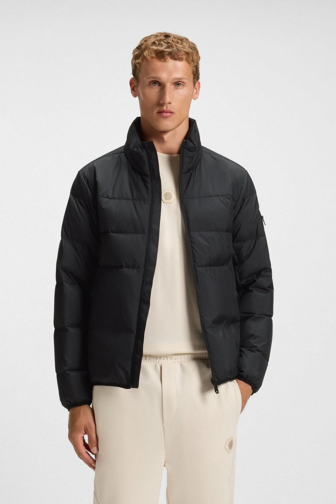 Manteau matelassé déperlant en duvet avec poche sur la manche, élégant et léger pour la mi-saison, BOSS homme, tissu déperlant.