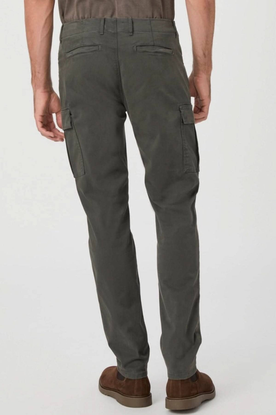 Pantalon cargo Robin en satin extensible avec poches latérales, vue arrière.