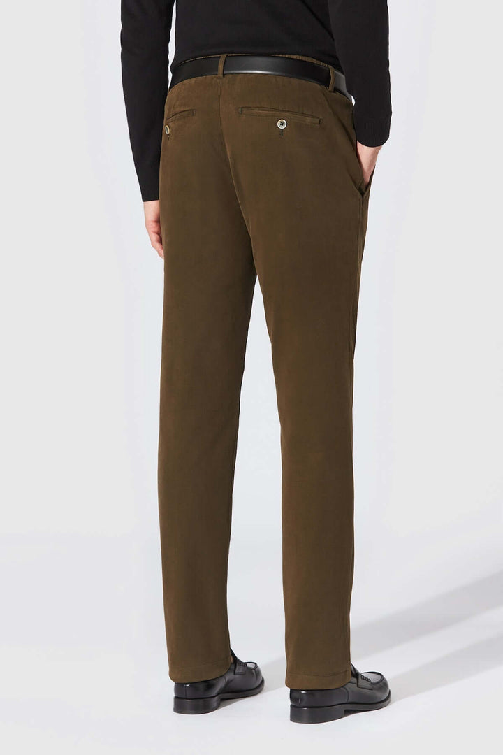 Pantalon Chino Trento en sergé de coton brun, élégant et confortable, coupe ajustée avec ceinture élastiquée à l&